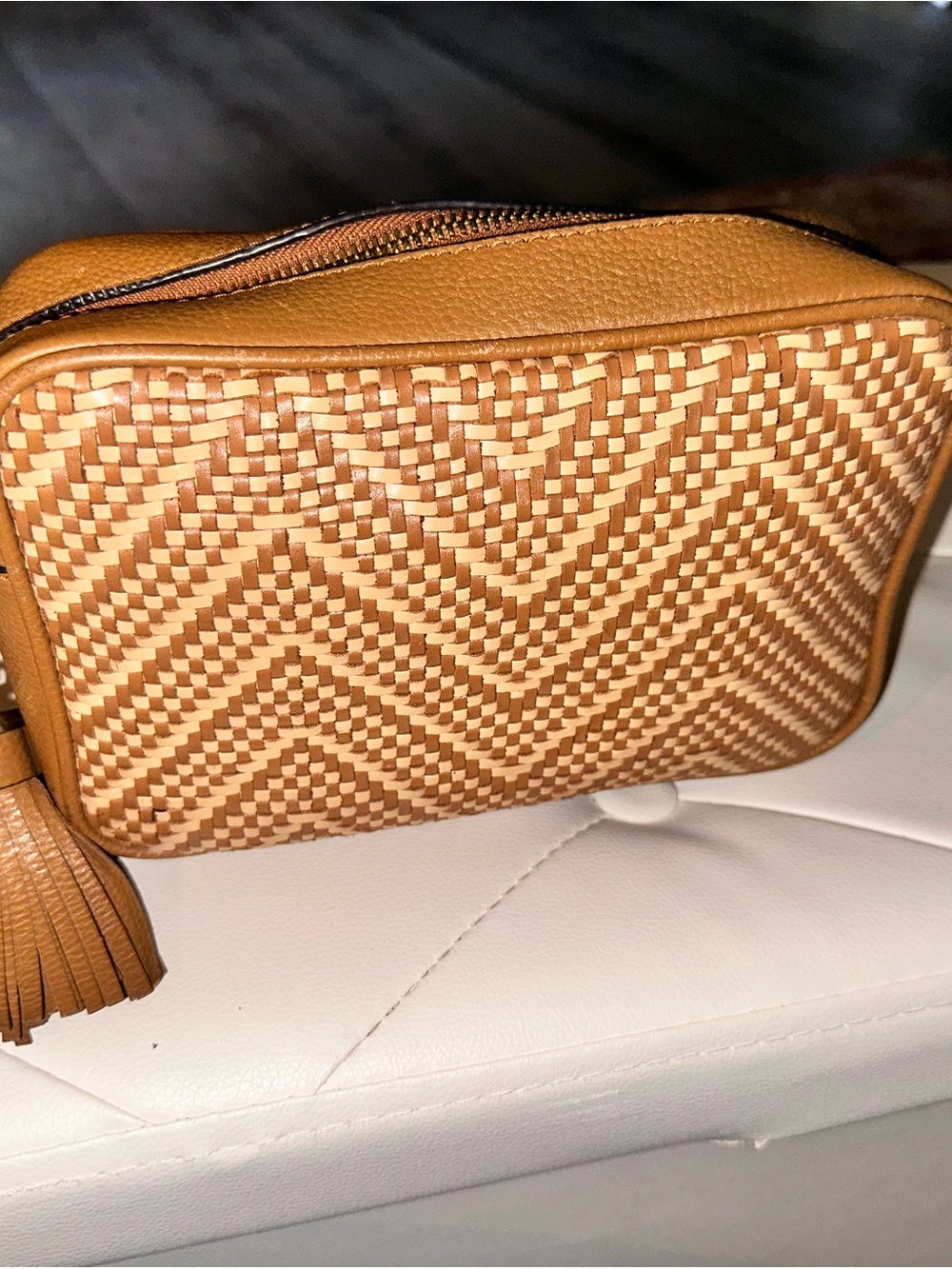 Michael Kors Ginny medium Two-Tone Tan Woven Crossbody with Tassel